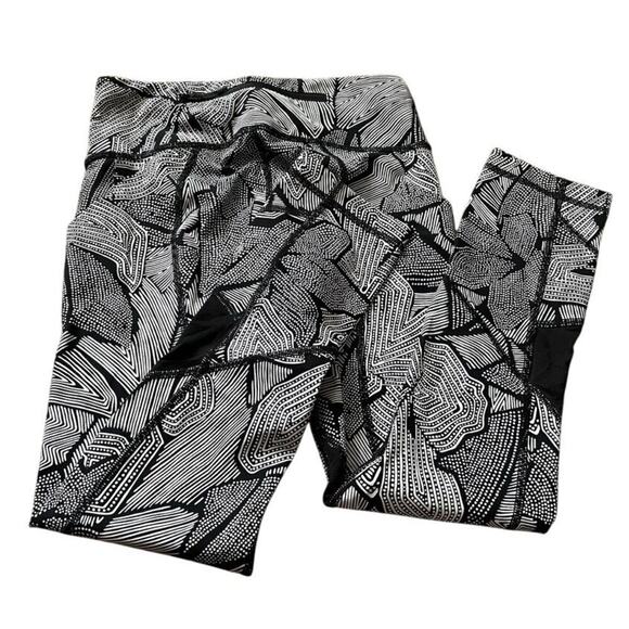 Lululemon Pace Rival Crop Dottie Tribe White Black Size‎ 2 - Picture 3 of 6